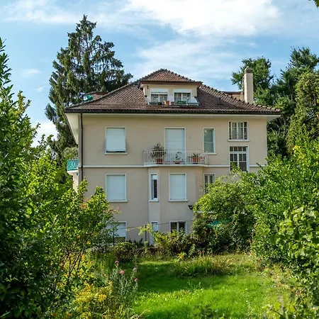 Апартаменты Les Amandiers *