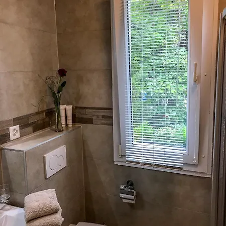 Les Amandiers * Монтрё