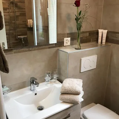 Les Amandiers Монтрё